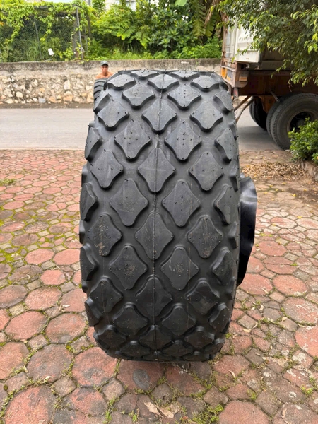 Lốp xe lu 23.1-26 hiệu ARMOUR