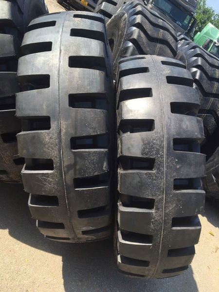 Lốp bán đặc 17.5-25 hàng chất lượng cao