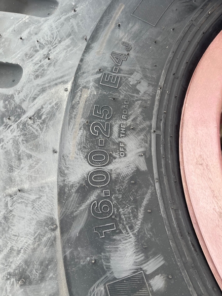 Lốp thiết bị Cảng 16.00R25