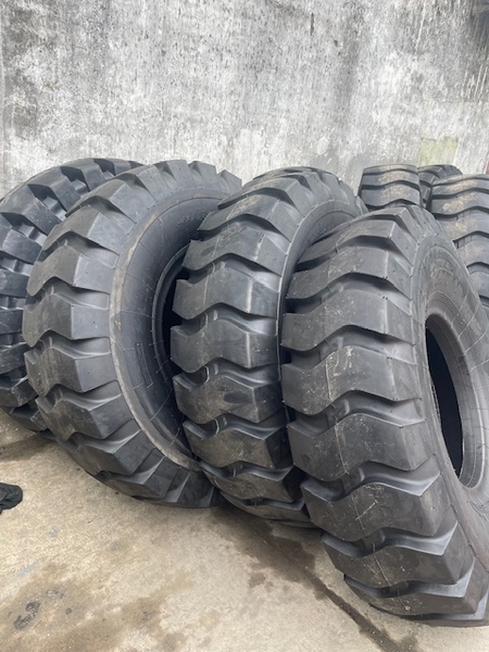 Lốp 16.00R25 dùng cho xe nâng, xe tải