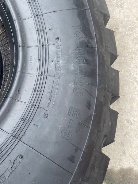 Lốp 16.00R25 dùng cho xe nâng, xe tải