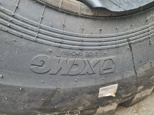 Lốp theo xe 23.5-25 nhãn hiệu XCMG,