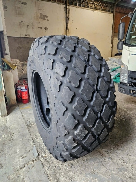 Lốp xe lu 23.1-26. Hàng tốt giá tốt