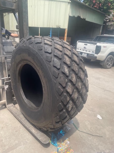 Lốp xe lu 23.1-26 hiệu ARMOUR