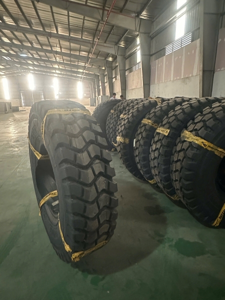Lốp 14.00R25 hiệu BOTO, giá thanh lý cực tốt