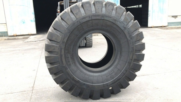 Lốp 26.5-25 hiệu HENAN/ AOELUS