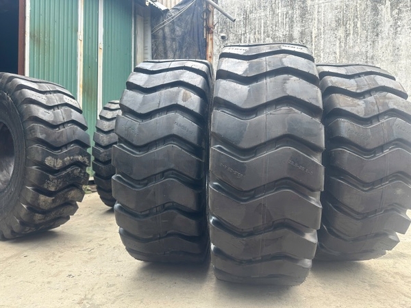 Lốp 23.5-25 L-3 Hiệu XCMG chính hãng