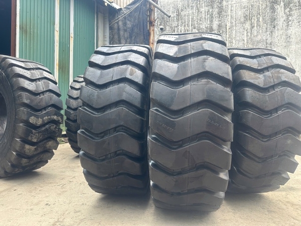 Lốp 23.5-25/24PR L-3 hiệu ARMOUR