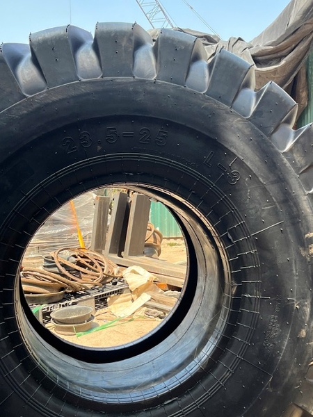 Lốp 23.5-25/24PR L-3 hiệu ARMOUR