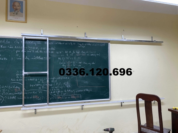 Giá treo tivi di động