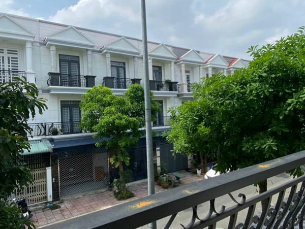 Nhà 1 trệt 2 lầu đường D13 KDC PHÚC ĐẠT