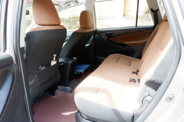 XE TỰ LÁI 7 CHỖ