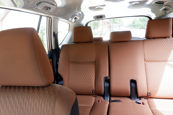 XE TỰ LÁI 7 CHỖ