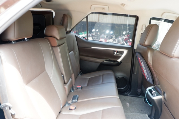 XE ĐƯA ĐÓN CB-CNV 7 CHỖ