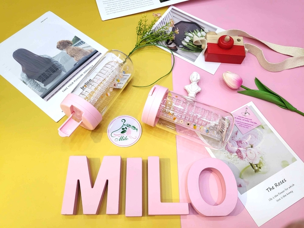 Bình nước thủy tinh họa tiết hoa mini kèm ống hút (màu hồng) - 550ml