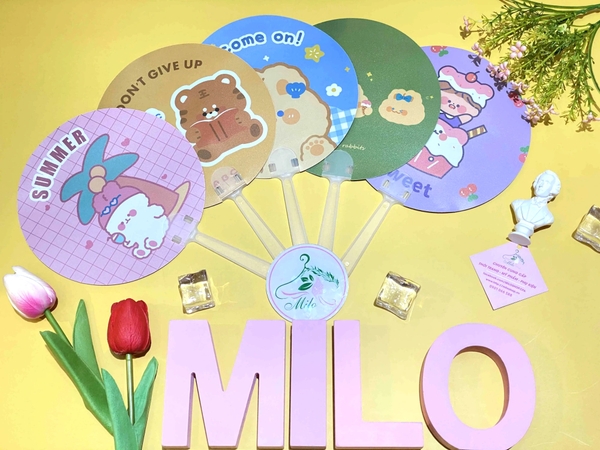 Quạt nhựa cầm tay hoạt hình cute