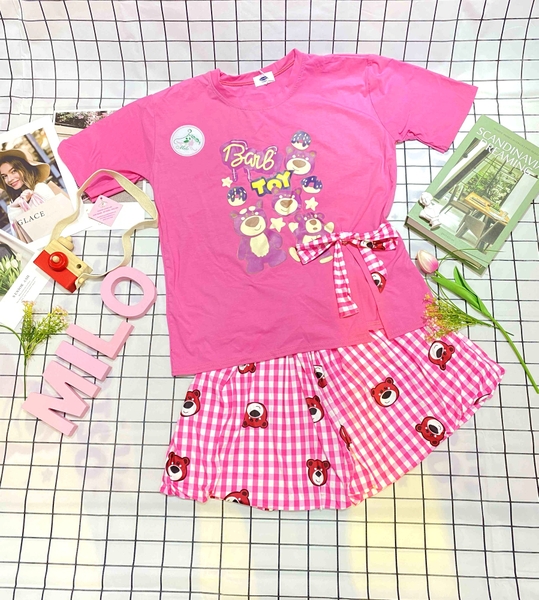 Set áo Quảng Châu gấu dâu lotso xẻ vạt phối quần short phồng kèm nơ xinh xắn