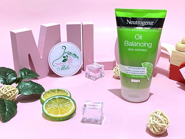Sữa rửa mặt Neutrogena Oil Balancing Daily Exfoliator - 150ml (Xanh lá)