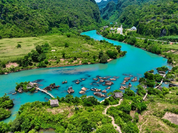 Tour Quảng Bình 4 ngày 3 đêm trọn gói: Phong Nha Kẻ Bàng – Biển Nhật Lệ – Suối Nước Moọc – Vũng Chùa