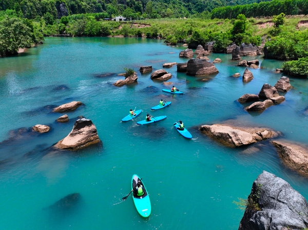 Tour Quảng Bình 4 ngày 3 đêm trọn gói: Phong Nha Kẻ Bàng – Biển Nhật Lệ – Suối Nước Moọc – Vũng Chùa