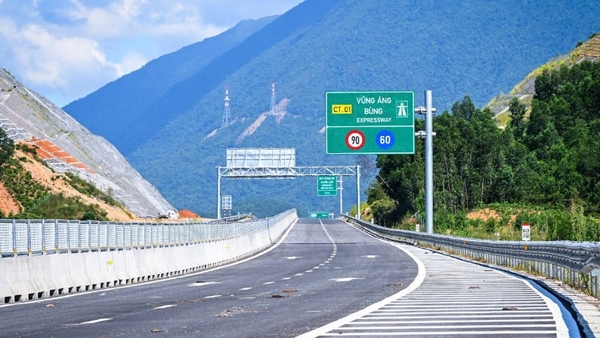 TOUR DU LỊCH QUẢNG BÌNH 4 NGÀY 3 ĐÊM TRỌN GÓI: PHONG NHA KẺ BÀNG – BIỂN NHẬT LỆ – SUỐI NƯỚC MOỌC – VŨNG CHÙA