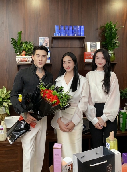 ĐỒNG HÀNH CÙNG CEO NGUYỄN HỒNG ANH LÀ AI?