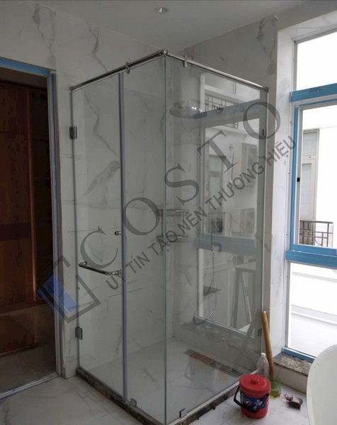Buồng taứm đứng kính