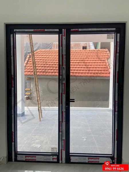 Cửa đi nhôm Xingfa 2 cánh mở quay