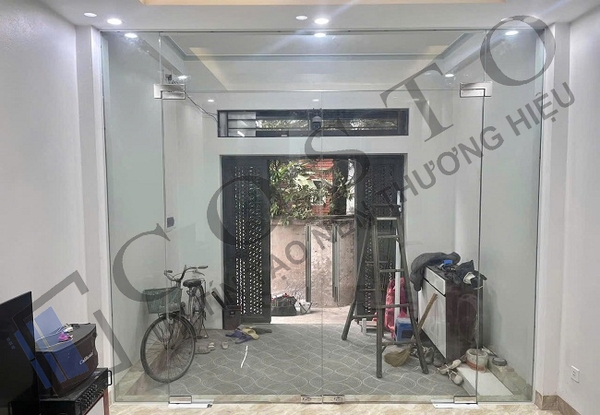 Cửa kính cường lực 2 cánh mở