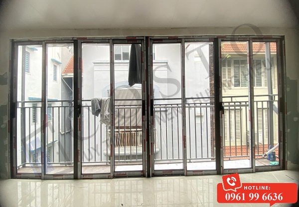 cửa nhôm kính nhà phố