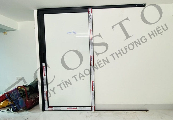 Cửa nhôm lùa 1 cánh phòng ngủ