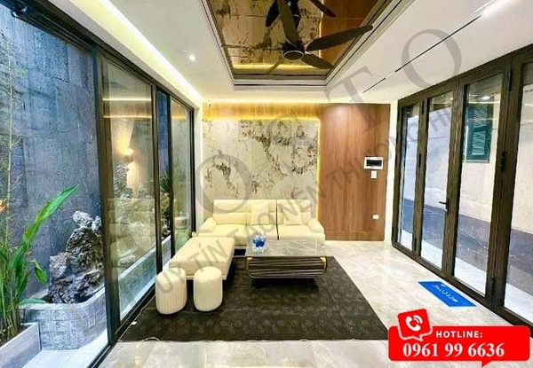 cửa nhôm màu đen