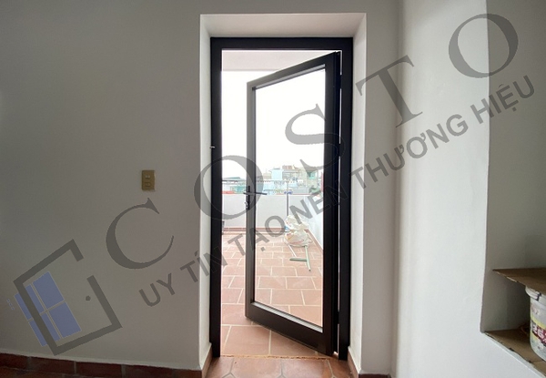 Cửa nhôm Xingfa 1 cánh phòng ngủ