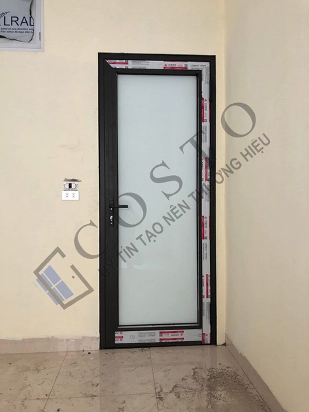 Cửa nhôm Xingfa 1 cánh phòng ngủ