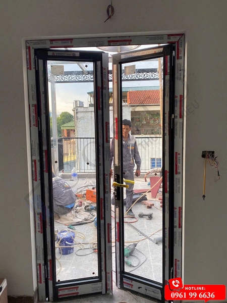 cửa nhôm xingfa 2 cánh mở quay