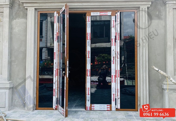cửa nhôm Xingfa vân gỗ nhập khẩu
