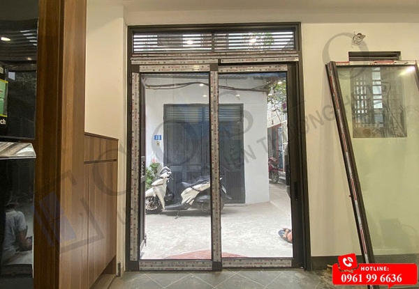 Cửa trượt mở quay kính cường lực