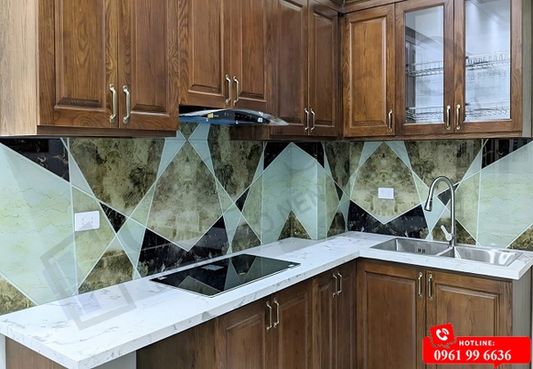 ĐƠN VỊ THI CÔNG KÍNH ỐP BẾP CHỊU NHIỆT