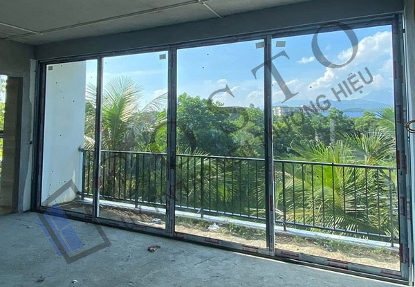 giá cửa nhôm lùa 4 cánh