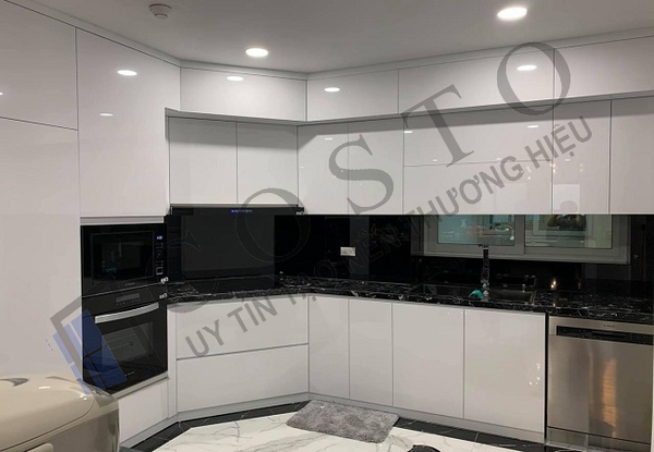giá kính ốp bếp
