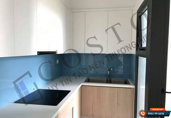 giá kính ốp bếp