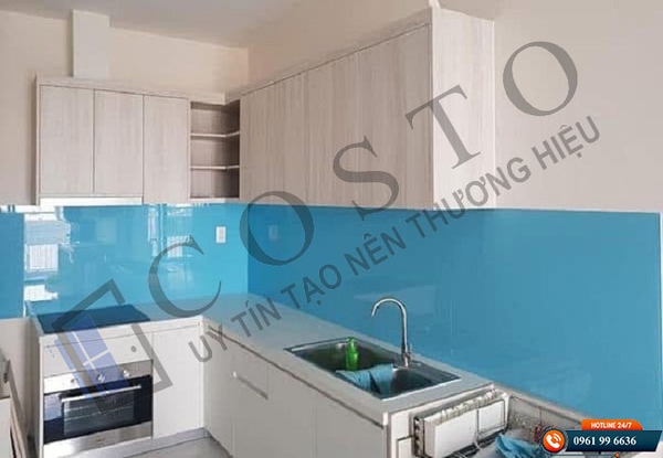 giá kính ốp bếp
