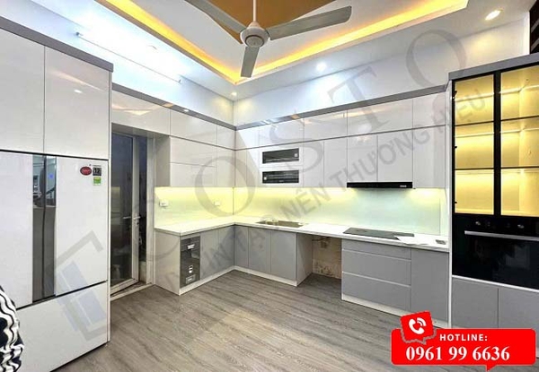 Giá kính ốp bếp 