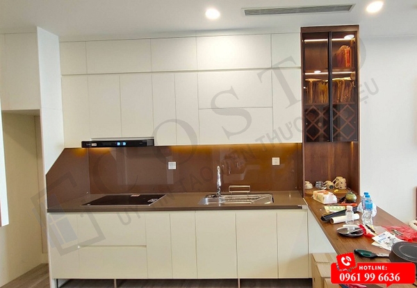 giá kính ốp bếp chất lượng cao