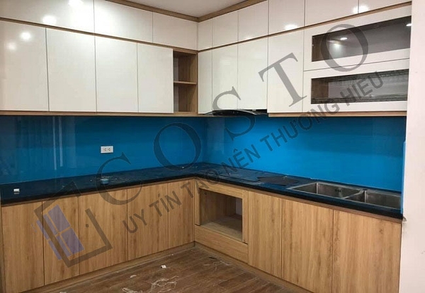 giá kính sơn ốp bếp