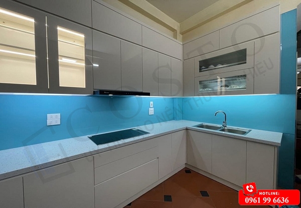 giá thi công kính ốp tường