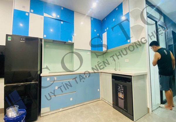 Kính bếp màu kim sa trắng sữa
