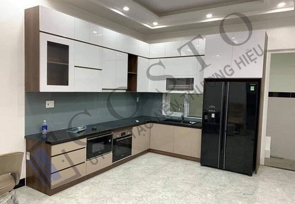 Kính bếp sơn màu xám