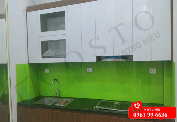 kính cường lực dán tường bếp