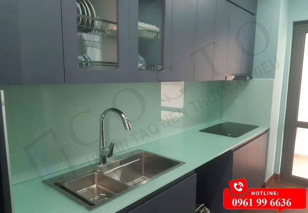 Kính dán tường bếp chất lượng cao